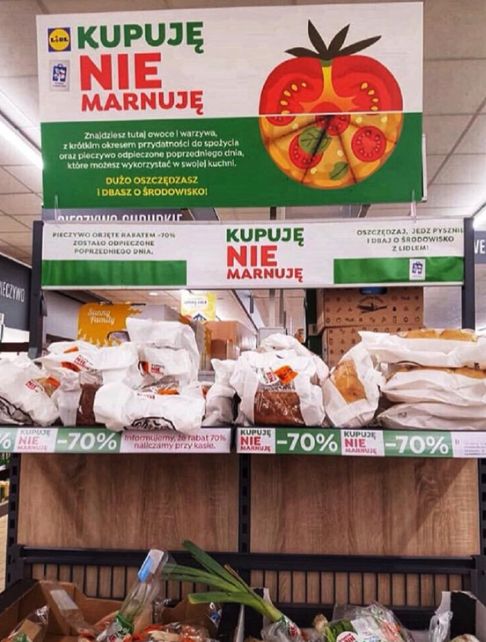 超市竟售過期食品，顧客為何紛紛點贊？背后的責任與創新